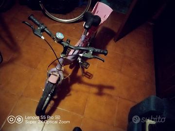 bicicletta bambina color rosa con porta bambola