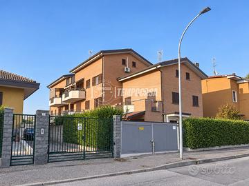 TRILOCALE SU DUE LIVELLI CON DOPPI SERVIZI, DUE TE