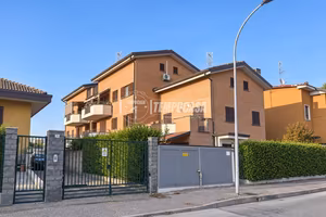 TRILOCALE SU DUE LIVELLI CON DOPPI SERVIZI, DUE TE