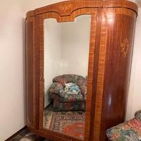 Armadio antico artigianale in legno massello