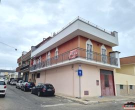 CASA SEMINDIPENDENTE CON TERRAZZO E BOX ZONA