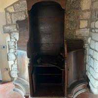 Confessionale pezzo di antiquariato