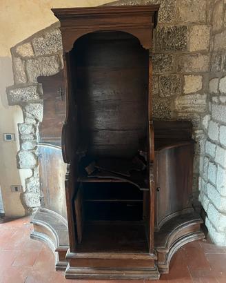 Confessionale pezzo di antiquariato