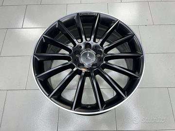 RL21 Cerchio singolo usato MBenz A35 AMG da 19"