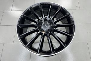 RL21 Cerchio singolo usato MBenz A35 AMG da 19"