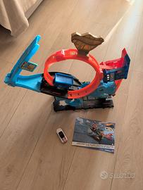 Pista con macchinina  Hot Wheels City  +4 