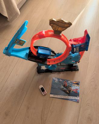 Pista con macchinina  Hot Wheels City  +4 