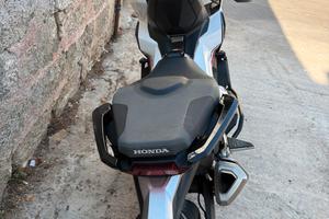 Xadv 750