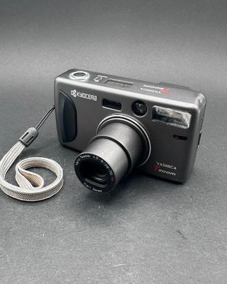 Kyocera Yashica T zoom - Carl Zeiss Tessar 28-70mm