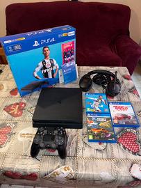 PS4 slim 500GB + 2 pad + cuffie + giochi