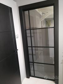 Porta in vetro 80x210 telaio nero vetro grey trasp