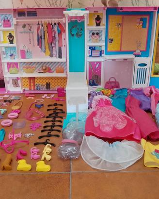 Guardaroba Barbie Dream closet con vestiti