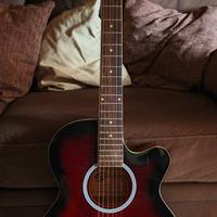 Chitarra acustica 