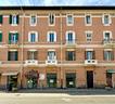 via-s-benedetto-mq-80-locale-due-vetrine