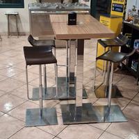 2 tavoli aperitivo con 5 sgabelli