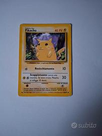 carta pokemon di pikachu livello base 