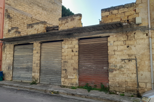 Magazzino, terreno edificabile