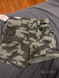 Shorts militare con cintura