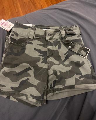 Shorts militare con cintura