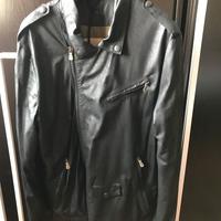 Biker in pelle di Giorgio Brato