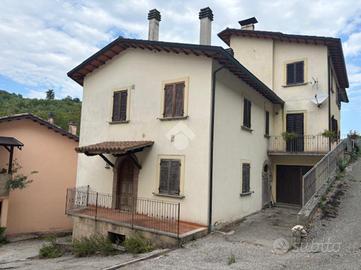 CASA SEMINDIPENDENTE A NOCERA UMBRA