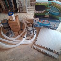 piscina con accessoro