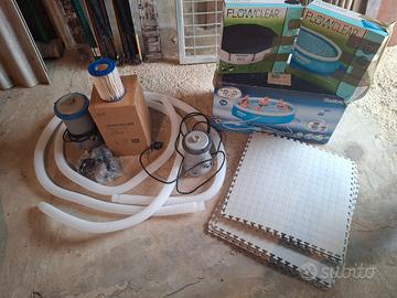 piscina con accessoro