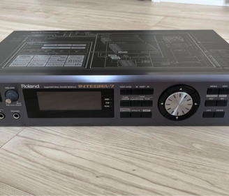 ROLAND INTEGRA 7 SYNTH EXPANDER