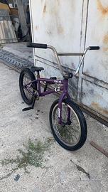 BMX da Freestyle Subrosa con ruota bsd completa