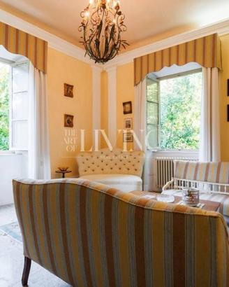 Villa di 480 m² con più di 5 locali e box auto a L