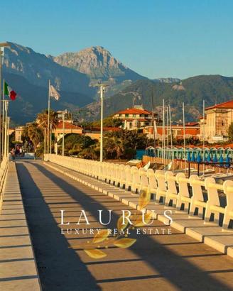 Villa di 500 m² con più di 5 locali a Forte dei Ma