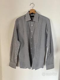 Camicia da uomo usata a righe bianche e nere