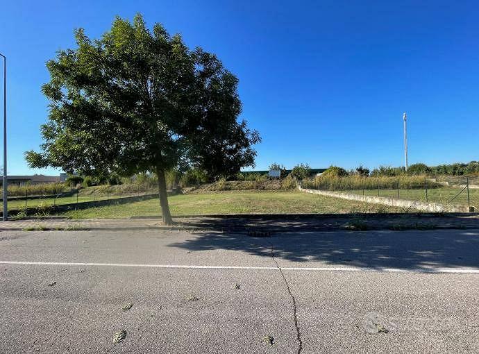 Immobile in asta di 1000 m² a Curtatone - Vista 3