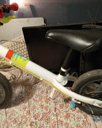 bicicletta Bianca senza pedali