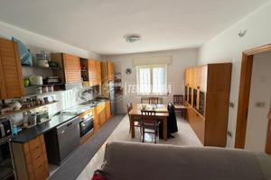 TRILOCALE CON BOX AUTO