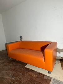 Divano modenro a tre posti