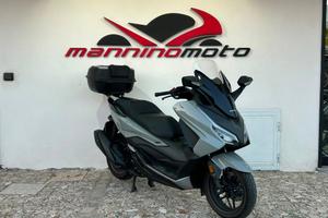 Honda Forza 350 con solo 4200km