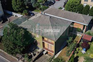 Villa Bifamiliare a Arese Via MANZONI 8 locali