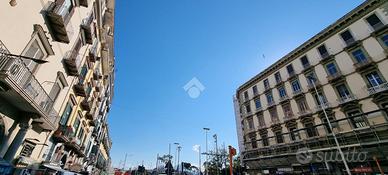 MULTILOCALE A NAPOLI
