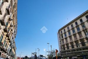 MULTILOCALE A NAPOLI