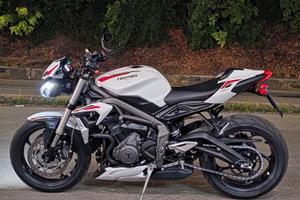 Triumph Street Triple S 660 A2