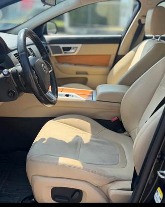 Interni jaguar xf