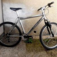 bici mountain bike in alluminio