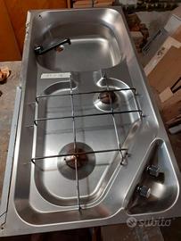 Cucina e lavello in acciaio inox