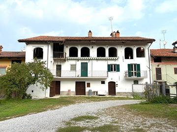 Casa semi indipendente ampie dimensioni