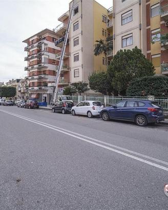 Via Pietro Castelli, ampio quadrivani