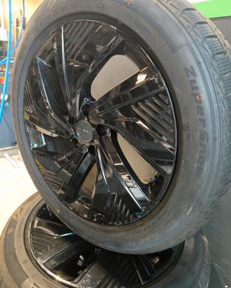 CERCHI CON GOMME INVERNALI KIA SPORTAGE DA 19