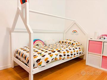 Letto stile scandinavo con materasso