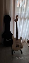 Chitarra Squier Stratocaster con custodia