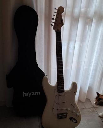 Chitarra Squier Stratocaster con custodia